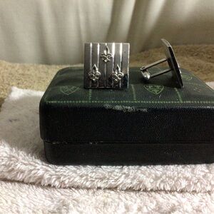 SWANK Silver Fleur-de-Lis Square Cuff Links
